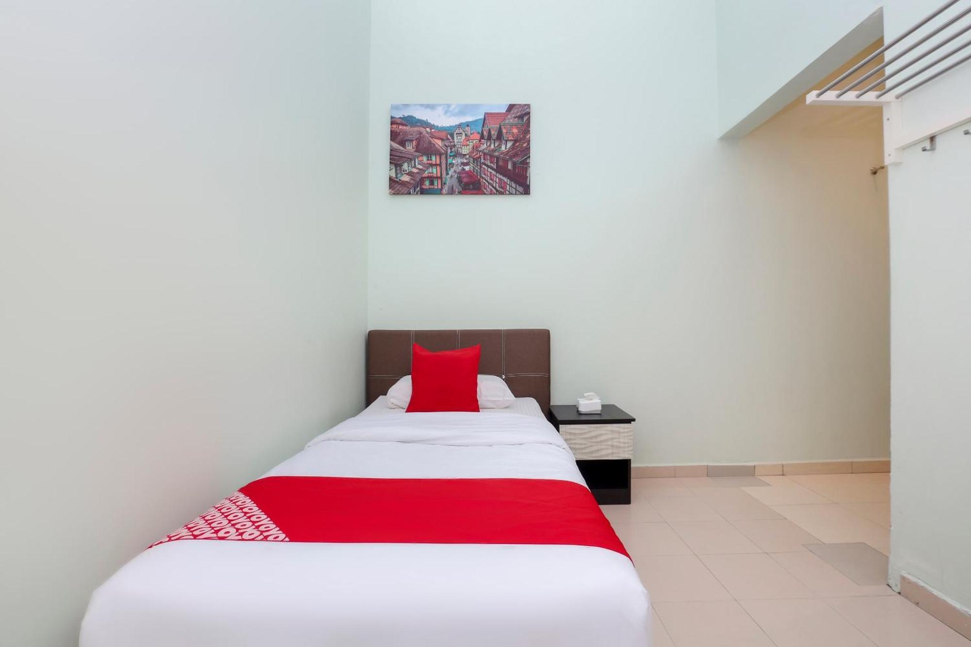 Oyo 90132 Come Inn Premium Куала-Тренгану Экстерьер фото