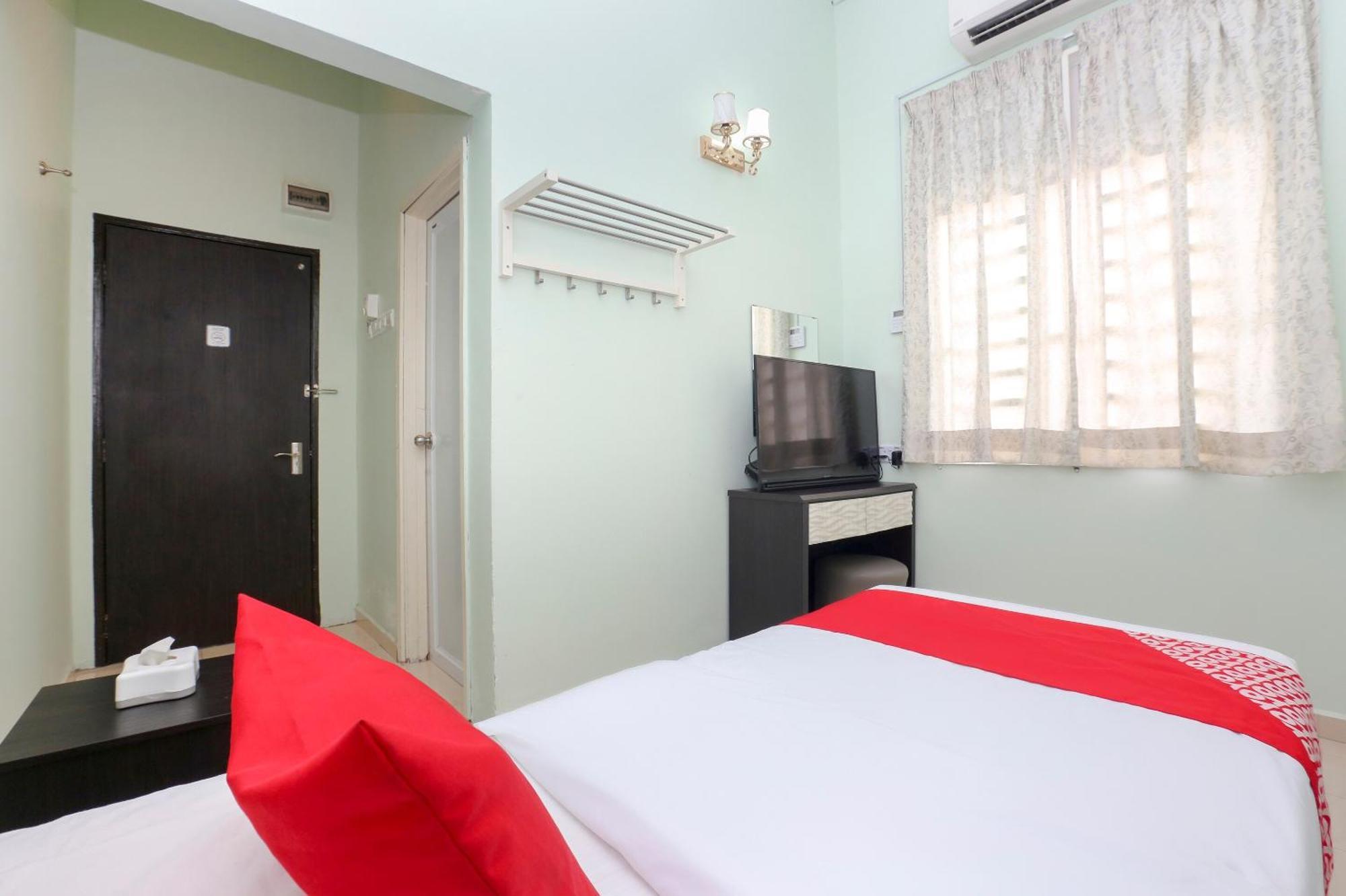 Oyo 90132 Come Inn Premium Куала-Тренгану Экстерьер фото