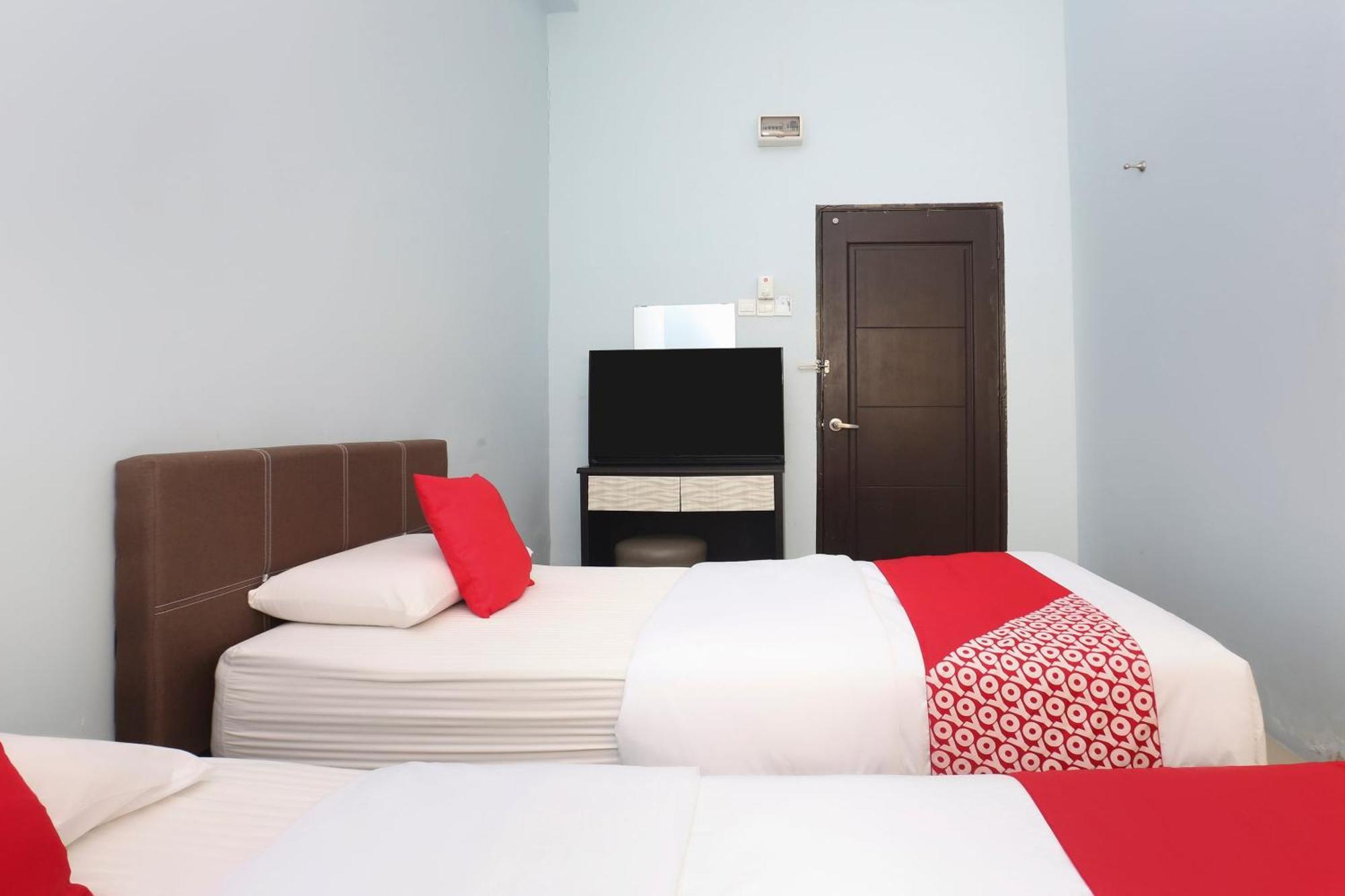 Oyo 90132 Come Inn Premium Куала-Тренгану Экстерьер фото