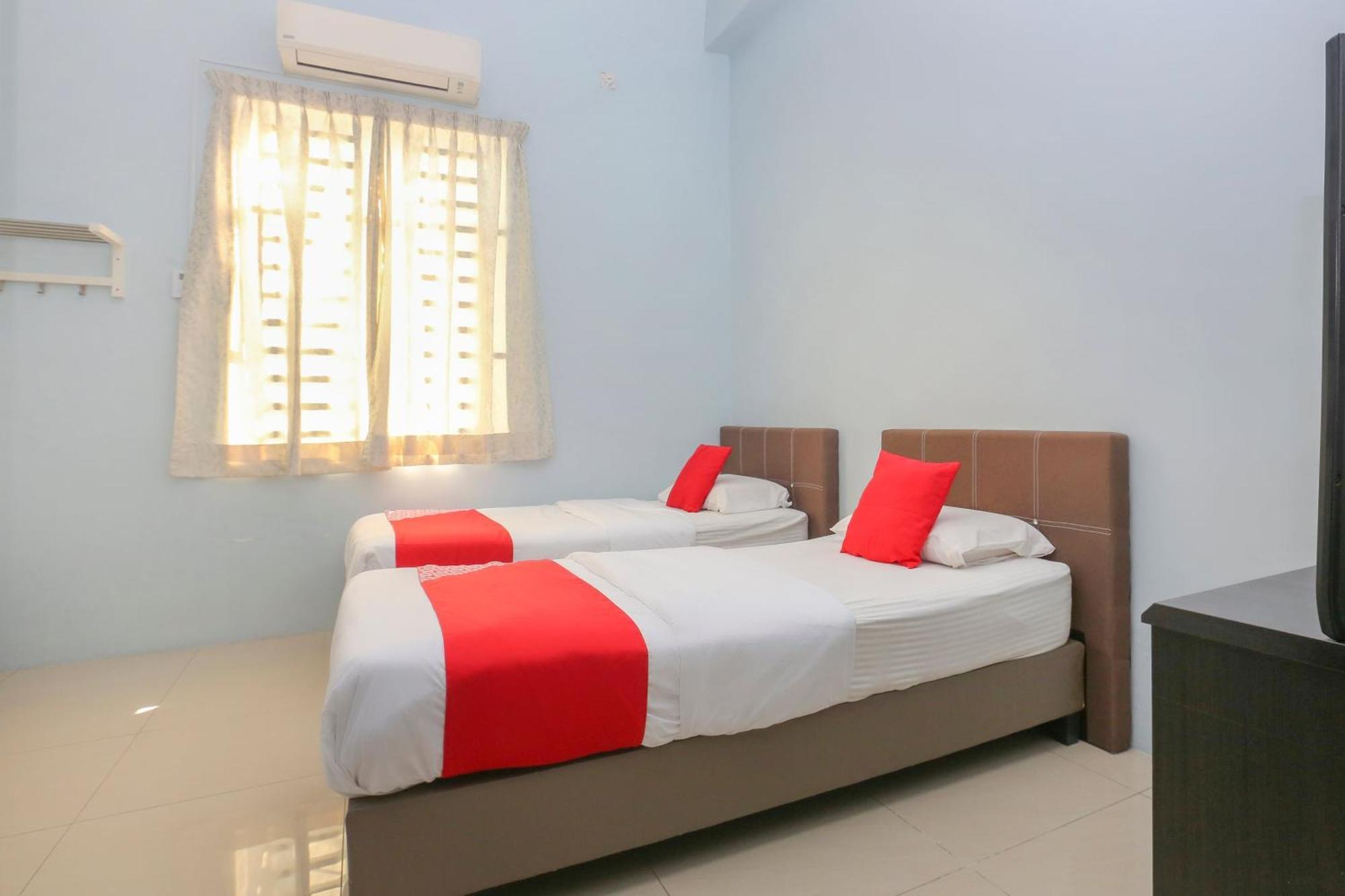 Oyo 90132 Come Inn Premium Куала-Тренгану Экстерьер фото