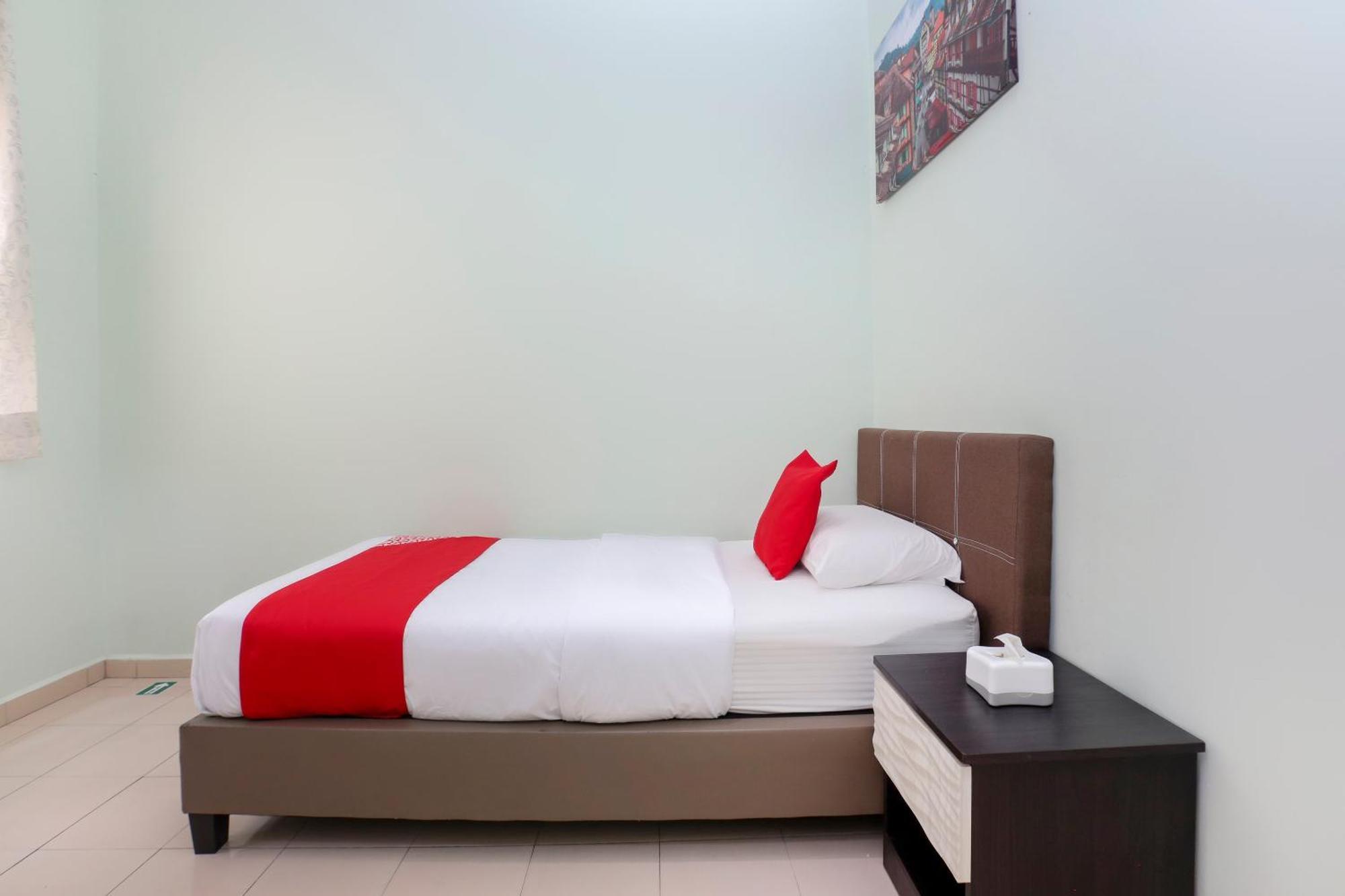 Oyo 90132 Come Inn Premium Куала-Тренгану Экстерьер фото