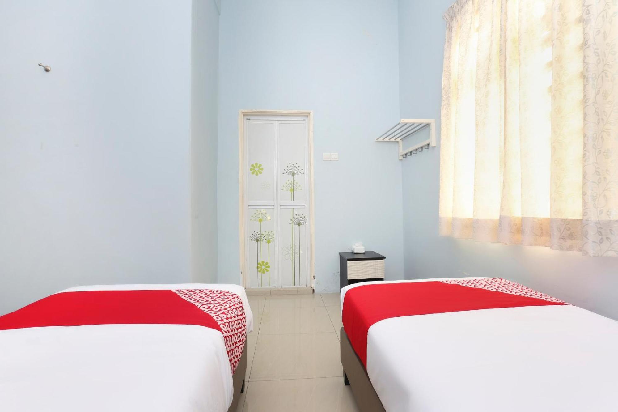 Oyo 90132 Come Inn Premium Куала-Тренгану Экстерьер фото