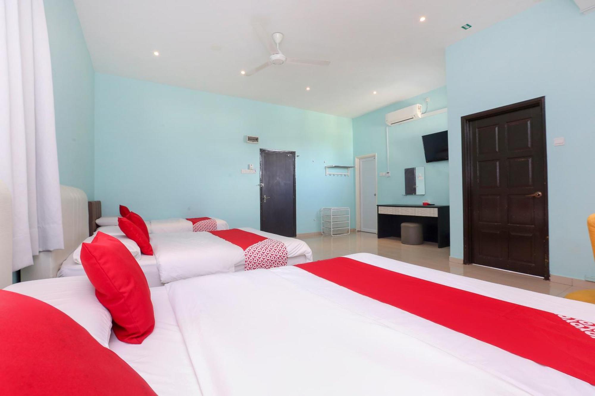 Oyo 90132 Come Inn Premium Куала-Тренгану Экстерьер фото