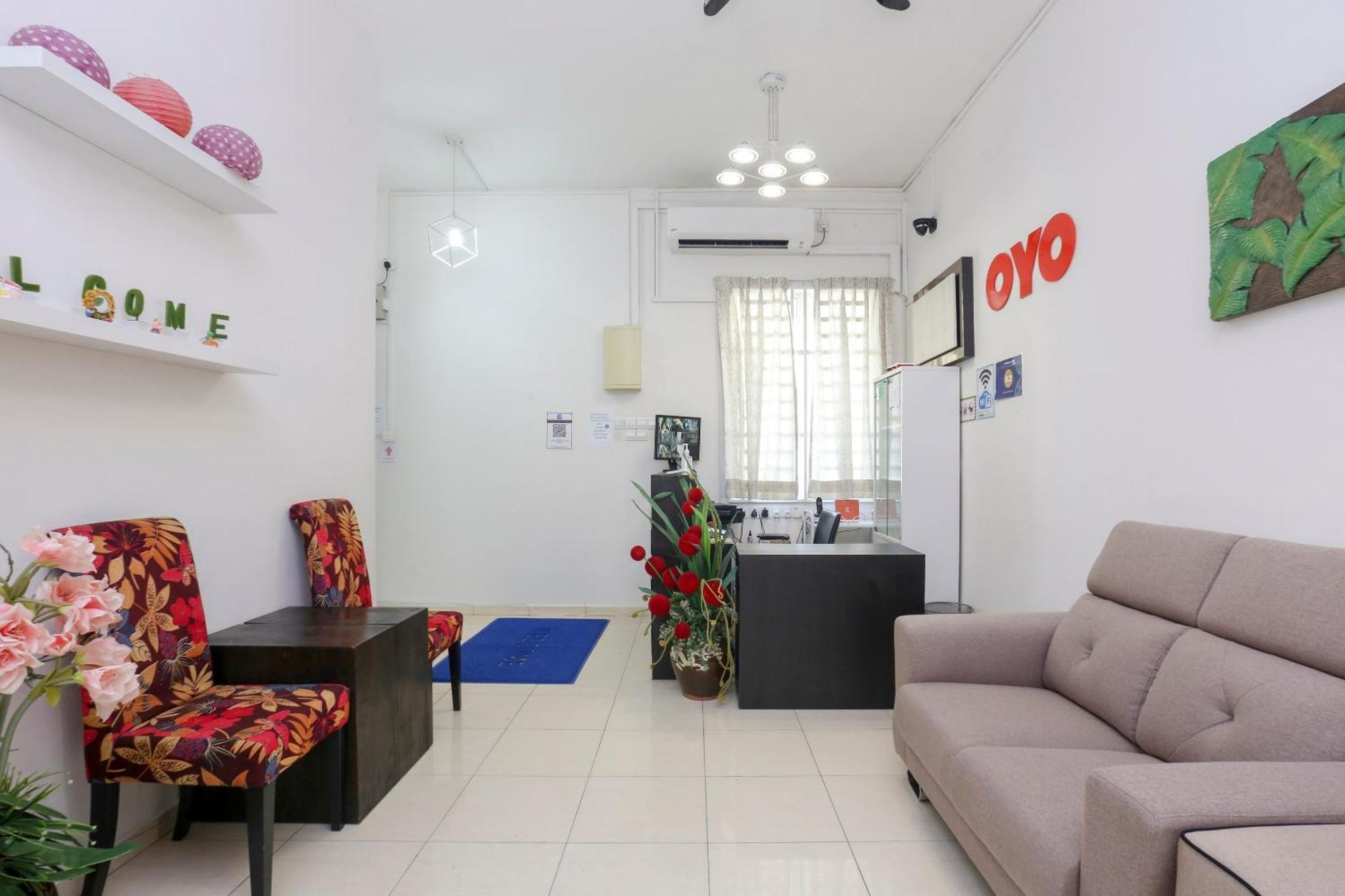 Oyo 90132 Come Inn Premium Куала-Тренгану Экстерьер фото