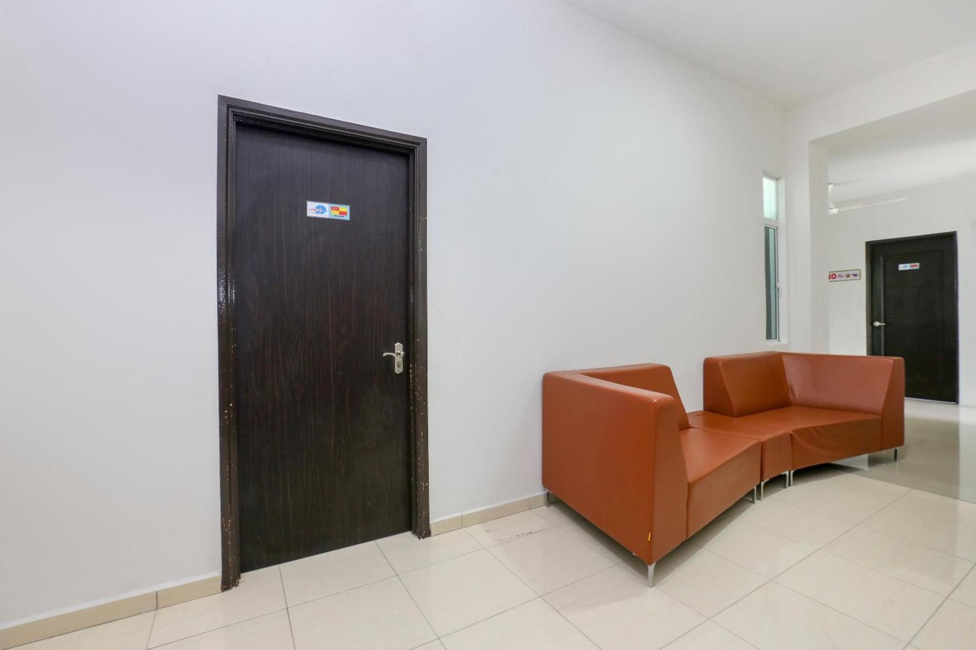 Oyo 90132 Come Inn Premium Куала-Тренгану Экстерьер фото